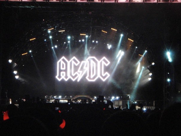 /photos/2010/02/acdc_from_ale.jpg